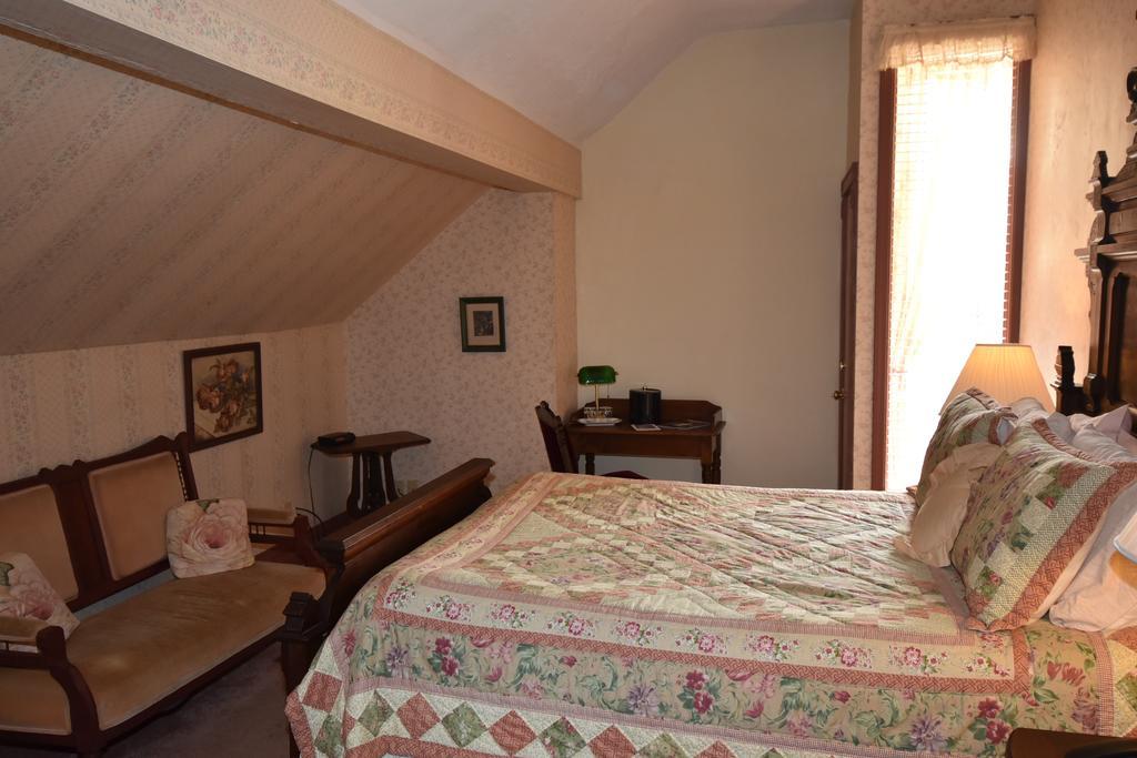 Corners Mansion Inn - A Bed And Breakfast Виксбург Номер фото